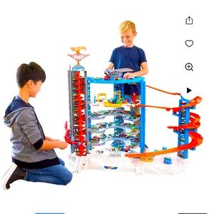 Like new *free ship* HOT WHEELS Super Ultimate Garage HOT WHEELS